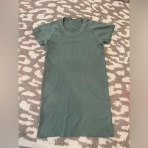 Lululemon swiftly tech size 4